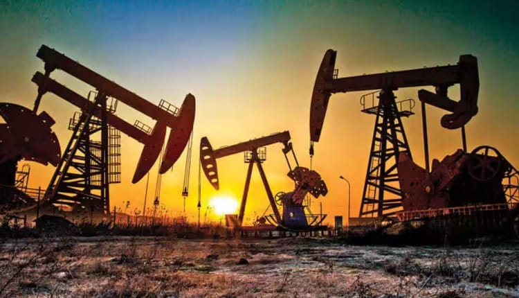 Oil: - Oil: वेनेजुएला से तेल खरीदने पर भारत के 27,081 करोड़ रुपये सालाना बच सकते हैं, एसबीआई की रिपोर्ट में खुलासा