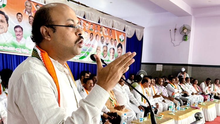 कर्नाटक - कर्नाटक में नहीं होगा नेतृत्व परिवर्तन: पूरे पांच साल मुख्यमंत्री रहेंगे सिद्धारमैया, हाईकमान का स्पष्ट संकेत