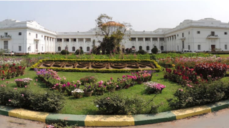 'हम्प्टी - 'हम्प्टी डम्प्टी' विवाद: बंगाल विधानसभा में हंगामा, वित्त मंत्री की टिप्पणी पर BJP विधायकों ने किया वॉकआउट