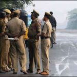 ट्रक - ट्रक में मौत का जखीरा!: प्याज की बोरियों के नीचे छिपा रखे थे भारी विस्फोटक, पुलिस ने बड़ी साजिश को किया नाकाम