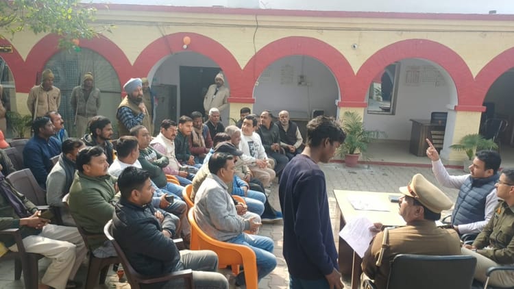 सख्ती: - सख्ती: लखीमपुर खीरी में रात 10 बजे के बाद नहीं बजेगा डीजे, सड़क पर आतिशबाजी की तो होगी कार्रवाई