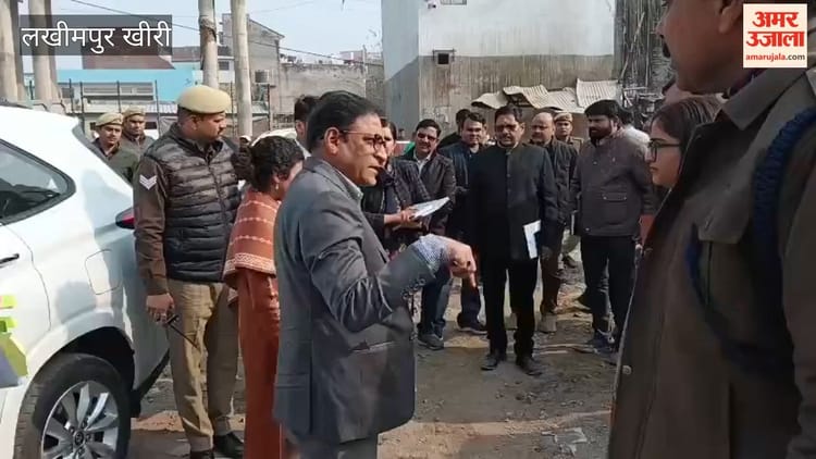 Lakhimpur - Lakhimpur Kheri: गोला में निर्माणाधीन शिव मंदिर कॉरिडोर का अपर मुख्य सचिव ने किया निरीक्षण