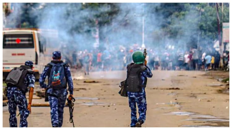 मणिपुर - मणिपुर में दो आदिवासी समूहों के बीच हिंसक झड़प: उखरुल में पत्थरबाजी और फायरिंग, प्रशासन ने लागू की निषेधाज्ञा