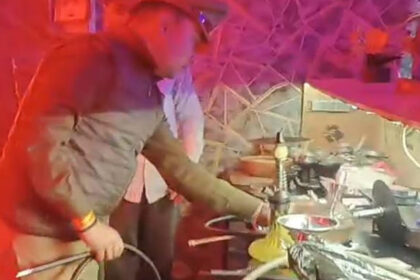 Kanpur: - Kanpur: रेस्टोरेंट की आड़ में चल रहे अवैध हुक्काबार में छापा, पांच कर्मचारी हिरासत में