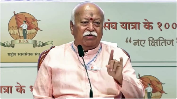 RSS: - RSS: संघ प्रमुख मोहन भागवत और अदनान सामी की मुलाकात से सियासी घमासान, कांग्रेस ने RSS की देशभक्ति पर उठाए सवाल