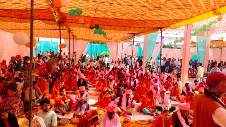 Moradabad: - Moradabad: सामूहिक विवाह योजना में घोटाले पर गाज, छह ग्राम सचिव निलंबित, शासन तक पहुंची थी घोटाले की गूंज