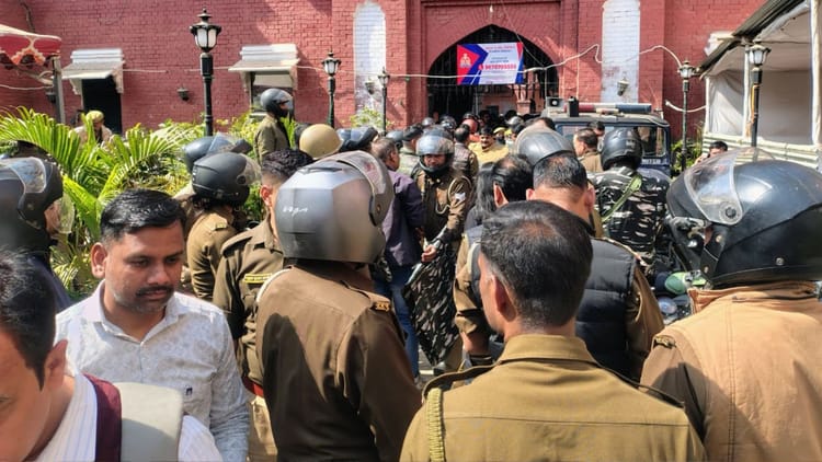 'विरोध - 'विरोध हो सकता है': दालमंडी में कार्रवाई से पहले एसीपी ने फोर्स को किया अलर्ट, बोले- बिना प्रोटेक्टर न जाएं