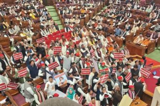 UP Budget - UP Budget 2026 Live: विपक्ष के हंगामे के बीच हुआ राज्यपाल का भाषण, विधायकों ने लगाए गो बैक गो बैक के नारे