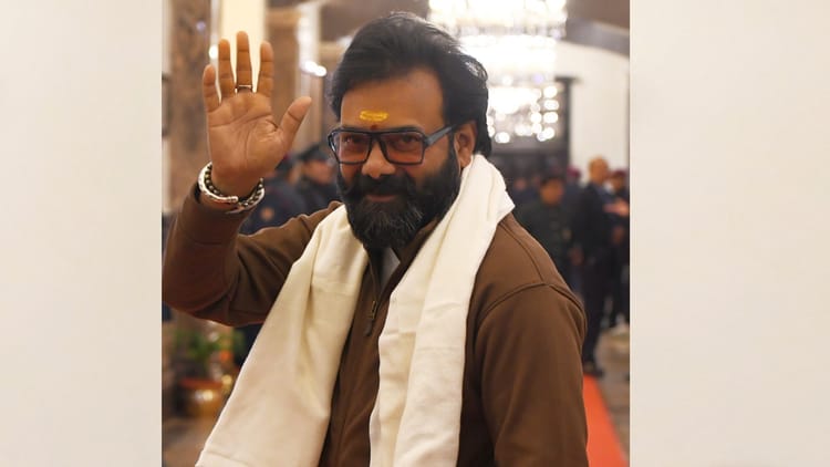 UP: सदन - UP: सदन में विधायकों से घिरे रहे मंत्री को घेरने वाले विधायक बृजभूषण, देर रात घर में लगा रहा जमावड़ा