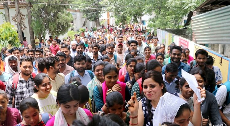 यूपी: - यूपी: प्रदेश में और महंगा होगा बीएड करना, आवेदन के साथ बढ़ाया जाएगा ऑनलाइन काउंसिलिंग का पंजीकरण शुल्क