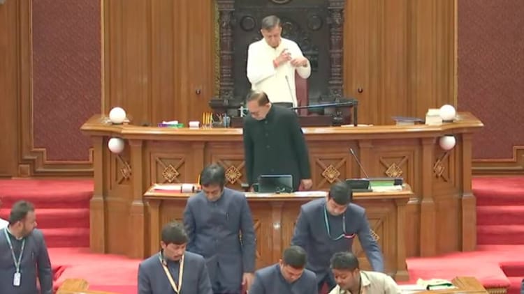 UP Budget - UP Budget 2026 Live: दिवंगत सदस्यों को दी गई श्रद्धांजलि, सदन स्थगित; कल बजट पेश करेगी यूपी सरकार