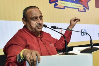 Delhi: - Delhi: स्वदेशी को बढ़ावा देने दिल्ली में जुटेंगे बड़े व्यापारी, केंद्र के इशारे पर शुरू हुई ये पहल