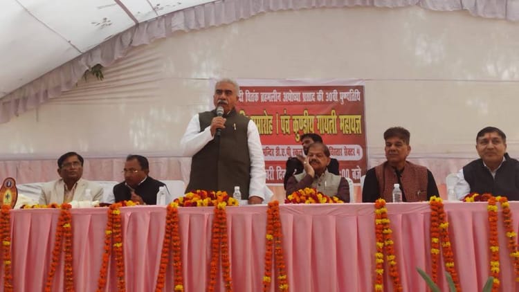 UP News: - UP News: 'गरीबों के सच्चे हमदर्द थे अयोध्या प्रसाद', राकेश सचान बोले- माता-पिता की सेवा से बढ़कर कोई धर्म नहीं