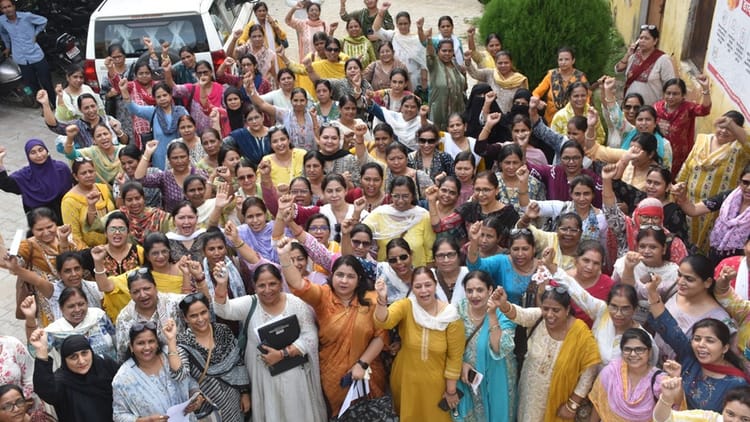 यूपी: - यूपी: टीईटी अनिवार्यता पर आर-पार का एलान, शिक्षक बोले यदि राहत नहीं मिली करेंगे दिल्ली कूच