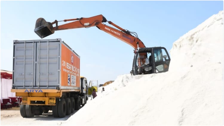 Railway: - Railway: 15 मिनट में लोडिंग-पांच मिनट में अनलोडिंग, नमक ढुलाई में रेलवे का ये फास्ट ट्रैक फॉर्मूला हुआ हिट