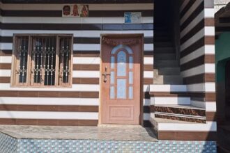 बालक - बालक की मौत पर बवाल: मुरसान में थाने पर पथराव के बाद पुलिस का खौफ, घरों पर ताले लगाकर भागे लोग