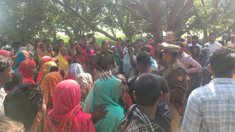 Lucknow: - Lucknow: घर से 500 मीटर दूर कटी मिलीं सहेलियां, बचपन से एक साथ ही रहती थीं; एक की 6 महीने पहले हुई थी शादी