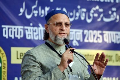 ओवैसी - ओवैसी को संसद में आया गुस्सा: टैरिफ पर ट्रंप को लिया आड़े हाथ, पूछा- भारत को बताने वाला गोरी चमड़ी वाला कौन?