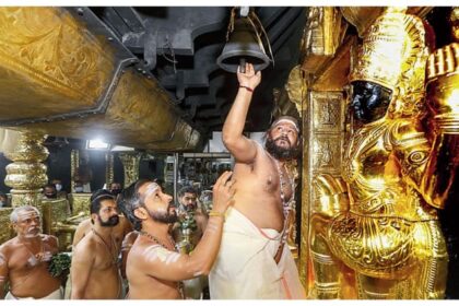 Kerala: - Kerala: नए सैंपल जुटाने सबरीमाला मंदिर पहुंची SIT, हाईकोर्ट की सख्ती पर वित्तीय गड़बड़ियों की जांच भी शुरू