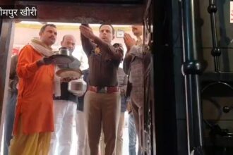 Lakhimpur - Lakhimpur Kheri: अफसरों ने पौराणिक शिव मंदिर परिसर का किया निरीक्षण, महाशिवरात्रि की तैयारियों को परखा