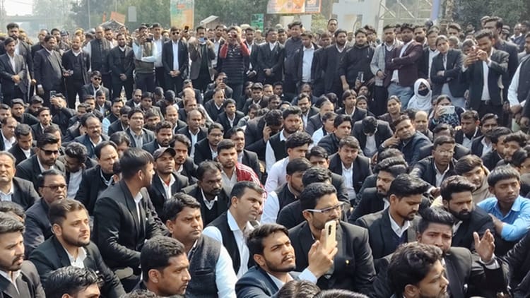 Rampur - Rampur Lawyer murder: पत्नी के सामने ही मारी थी गोली, गुस्से में मंडल भर के अधिवक्ता, ऐसे पकड़ा गया असगर अली