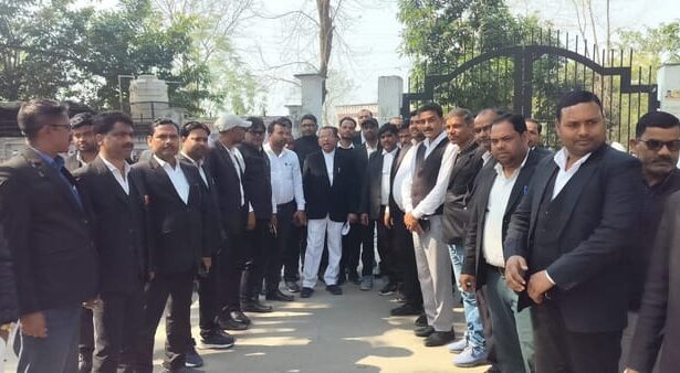 Lakhimpur - Lakhimpur Kheri News: रामपुर में अधिवक्ता की हत्या के विरोध में प्रदर्शन