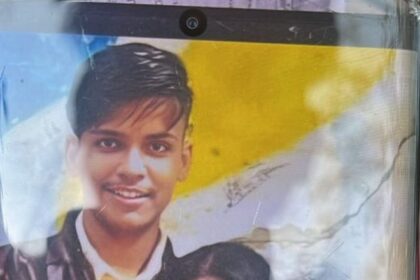 Prayagraj - Prayagraj : प्रतियोगी छात्र ने फांसी लगाकर दी जान, छात्रा समेत छह छात्रों पर परेशान करने का आरोप