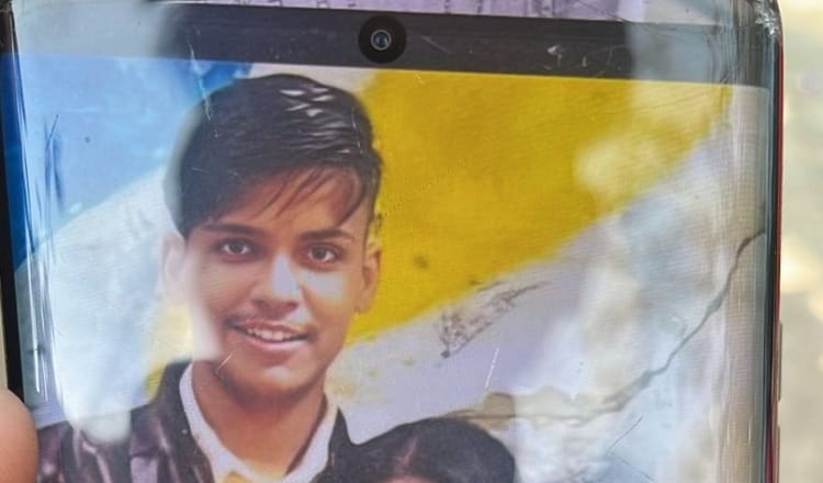 Prayagraj - Prayagraj : प्रतियोगी छात्र ने फांसी लगाकर दी जान, छात्रा समेत पांच छात्रों पर परेशान करने की एफआईआर दर्ज