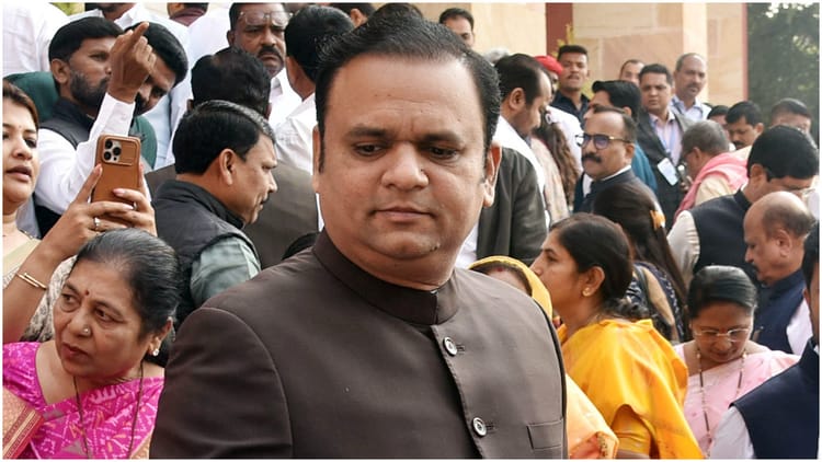 Maharashtra: - Maharashtra: अलीबाग के विवादित वीडियो पर राहुल नार्वेकर की सफाई, बोले- झगड़ा शांत कराने की हुई थी कोशिश