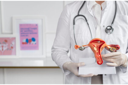 Ovarian - Ovarian Cancer: महिलाओं में होने वाला सबसे खतरनाक कैंसर, शुरुआती चरण में स्पष्ट नहीं होते इसके लक्षण