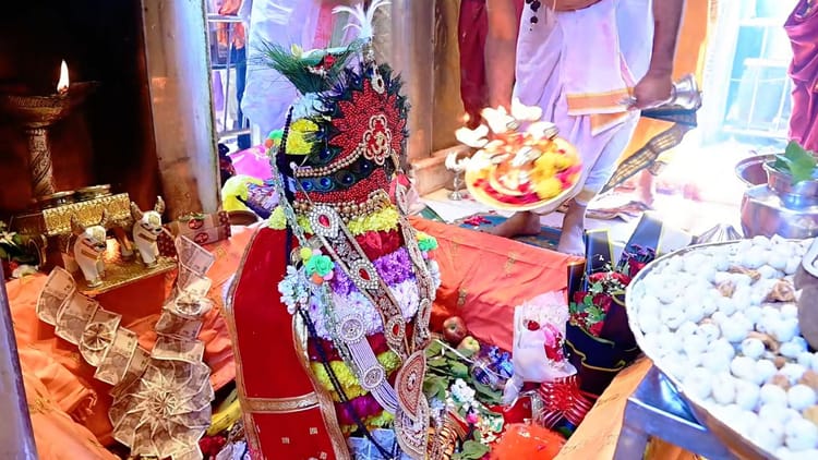 तस्वीरें: - तस्वीरें: महाशिवरात्रि पर दूल्हा बने बाबा विश्वनाथ, दुनिया के आठ व देश के 54 मंदिरों के प्रसाद से लगा भोग