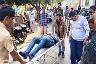 Shahjahanpur - Shahjahanpur News: पुरानी रंजिश के चलते दो पक्षों में खूनी संघर्ष, तीन वकील समेत दस लोग हुए घायल