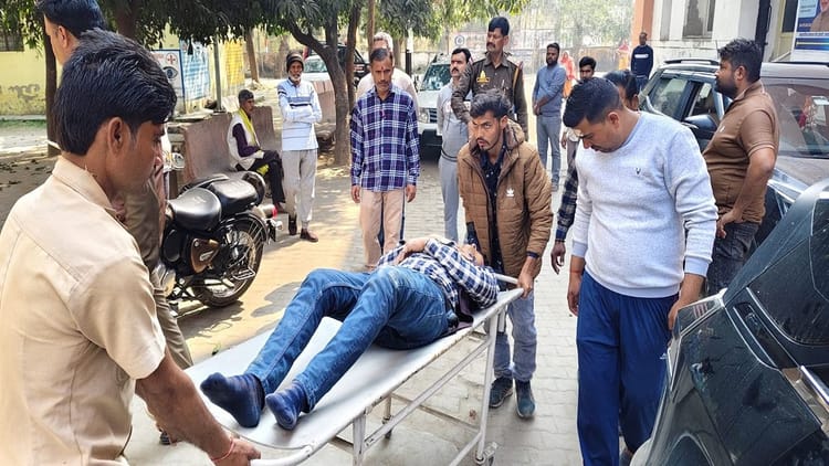 Shahjahanpur - Shahjahanpur News: पुरानी रंजिश के चलते दो पक्षों में खूनी संघर्ष, तीन वकील समेत दस लोग हुए घायल