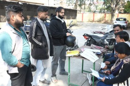 यूपी - यूपी में एसआईआर: तेज होगी नोटिसों की सुनवाई, बढ़ाए गए 3700 एईआरओ; अभी सुने गए हैं महज 26 फीसदी केस