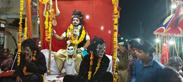 Lakhimpur - Lakhimpur Kheri News: दूल्हा बने भोलेनाथ, सड़कों पर थिरके शिवभक्त