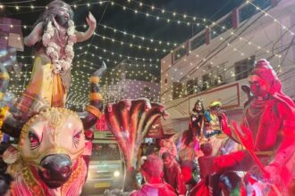 Lakhimpur - Lakhimpur Kheri News: पुष्पवर्षा और घंटानाद के बीच सजी शिव बरात