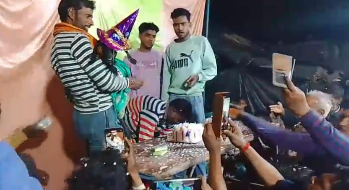 Unique - Unique Celebration: बकरियों के बर्थडे पर शाही इंतजाम, हरदोई में कार्ड बांटकर बुलाए मेहमान, दावत में उमड़ा गांव