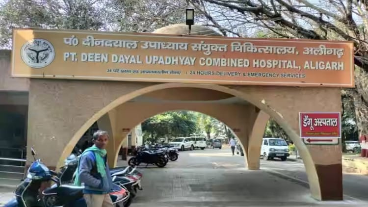 वीआईपी - वीआईपी के फेर में फंसा अस्पताल: नेता-अफसरों के फोन आते ही बदल जाते नियम, बाहर की पर्ची पर करनी पड़ रहीं जांच