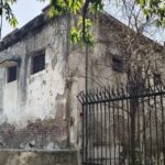 AMU: - AMU: 1550 करोड़ का बजट फिर भी बदहाल एएमयू हॉस्टल, इमारतों पर उगी झाड़ियां और टपकती हैं छतें