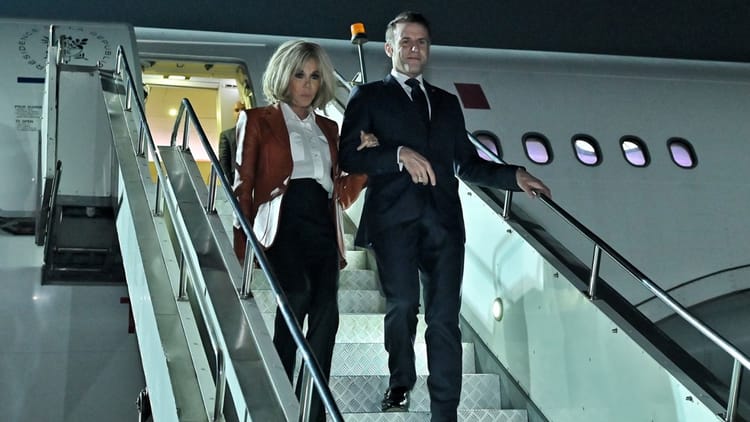 Macron - Macron India Visit: मुंबई पहुंचे फ्रांसीसी राष्ट्रपति मैक्रों, पीएम मोदी के साथ आज करेंगे द्विपक्षीय वार्ता