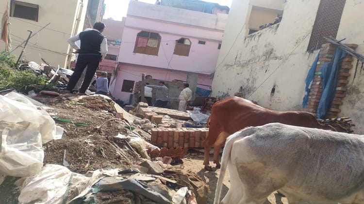 Bareilly - Bareilly News: अवैध कब्जों पर चला नगर निगम का बुलडोजर, कब्जामुक्त कराई बेशकीमती सरकारी जमीन