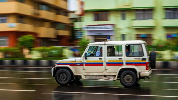 Bomb - Bomb Threat: अहमदाबाद, वडोदरा समेत गुजरात की 6 कोर्ट को बम से उड़ाने की धमकी, पुलिस महकमे में दौड़धूप