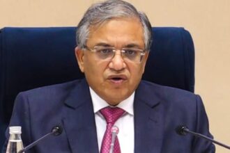 Assam: - Assam: राजनीतिक पार्टियों की चुनाव आयुक्त के साथ बैठक, एक या दो फेज में चुनाव कराने की मांग