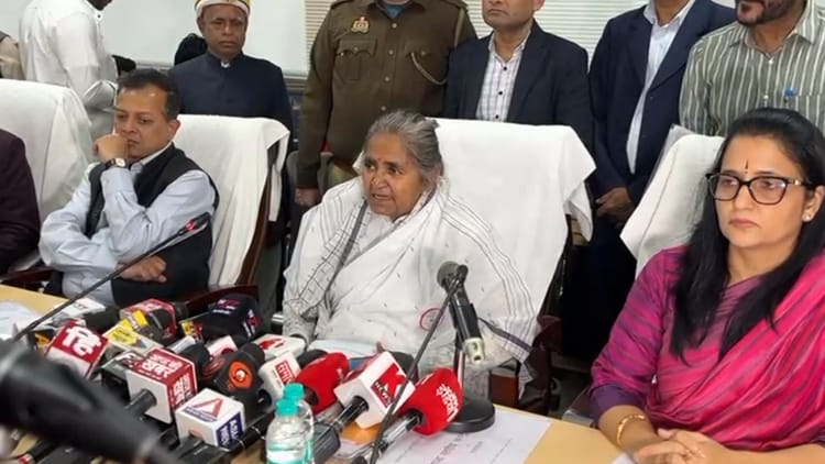 UP Board - UP Board Exam: माध्यमिक शिक्षा मंत्री ने राज्य स्तरीय कंट्रोल रूम का शुभारंभ किया, 8033 परीक्षा केंद्र बनाए गए