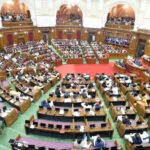 यूपी: - यूपी: 'प्रदेश में बेलगाम हुई हुई नौकरशाही, थानेदार तक नहीं उठाते विधायकों के फोन'; विधानसभा में उठा मुद्दा