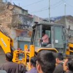 Video: - Video: लखीमपुर खीरी में बच्ची से अश्लील हरकत, आरोपी गिरफ्तार, दुकान पर चला बुलडोजर