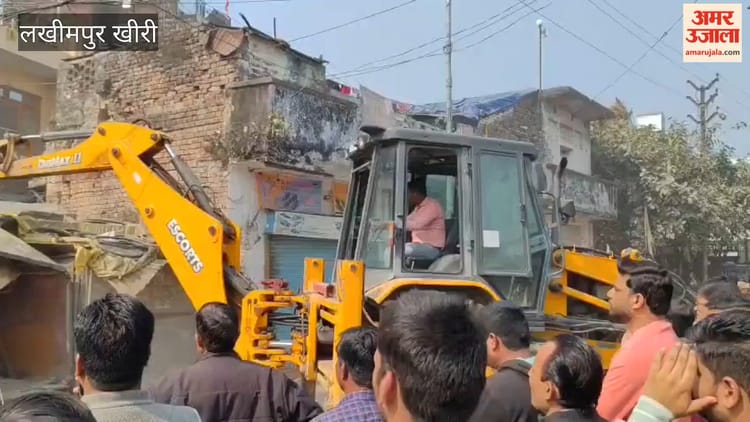 Video: - Video: लखीमपुर खीरी में बच्ची से अश्लील हरकत, आरोपी गिरफ्तार, दुकान पर चला बुलडोजर