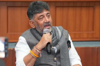 Karnataka: - Karnataka: 'सिद्धारमैया जनता को खुद देंगे जानकारी', कर्नाटक मंत्रिमंडल में फेरबदल पर शिवकुमार का बड़ा बयान