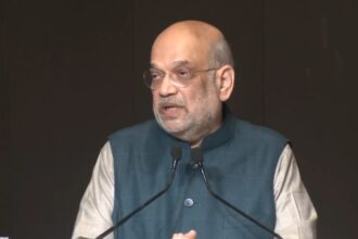 Gujarat: - Gujarat: गांधीनगर में शिवाजी महाराज की 21 फुट ऊंची प्रतिमा का अनावरण, शाह बोले- पीएम मोदी ने साकार किया सपना