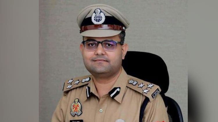 पशु तस्करी: - पशु तस्करी: एक साल में 54 आरोपियों पर 50 हजार का इनाम किया घोषित, चंदौली के 50 व चार आरोपी गाजीपुर से वांछित